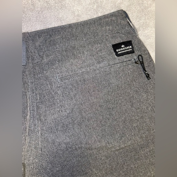 Quiksilver Amphibious Gray Shorts. Size 32 - Picture 6 of 6
